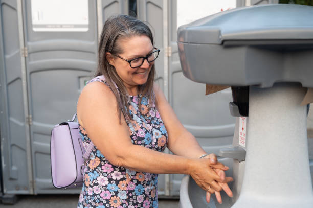 Best Portable toilet rental cost  in Ocean Springs, MS